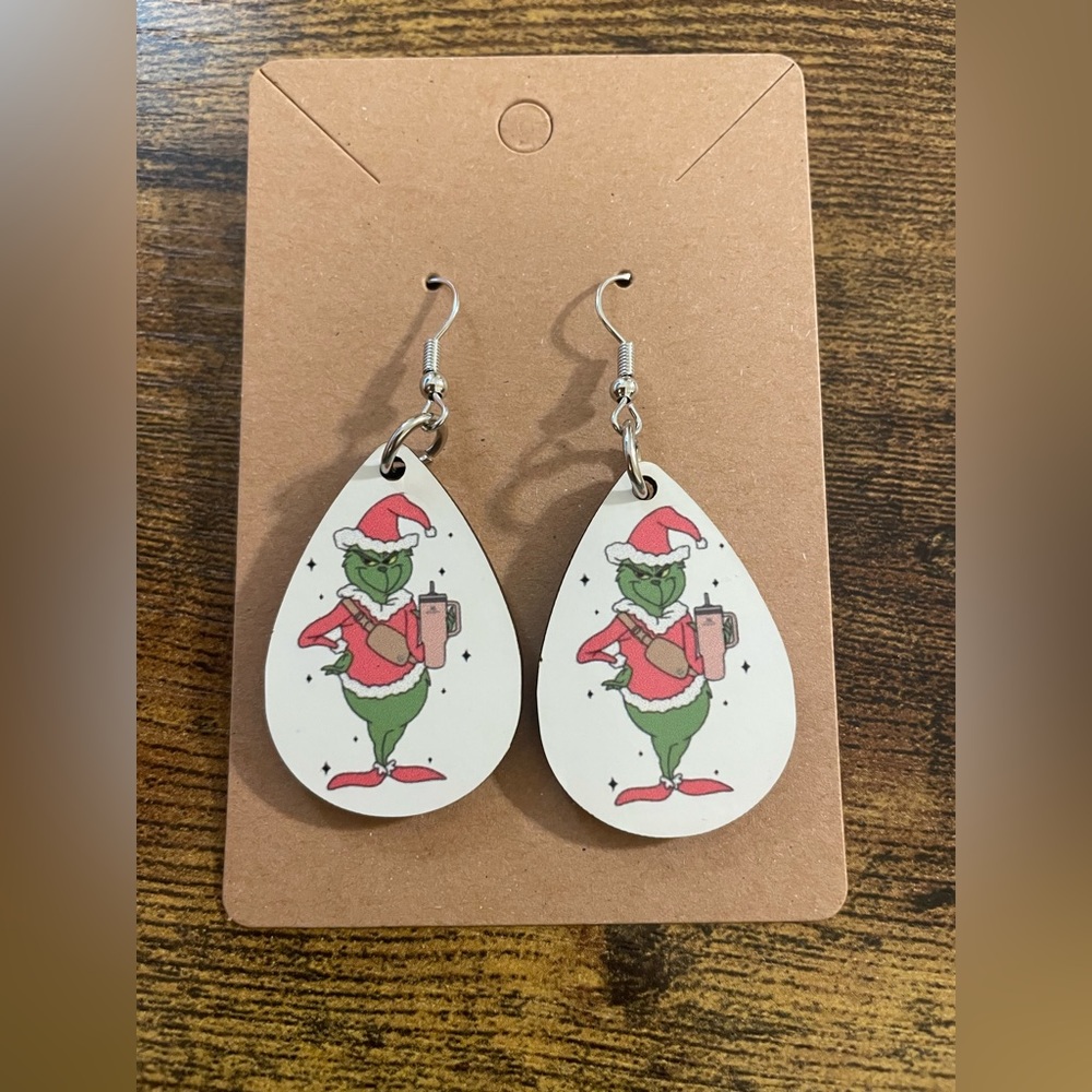 Boujie grinch wooden teardrop earrings - Picture 1 of 1